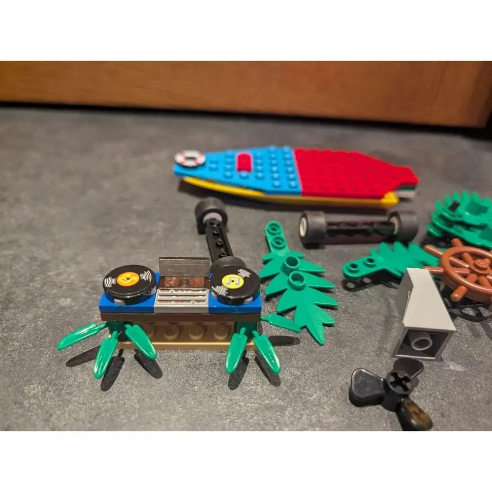 LEGO SpongeBob SquarePants Heroic Heroes of the Deep set #3815 & Bikini Bottom